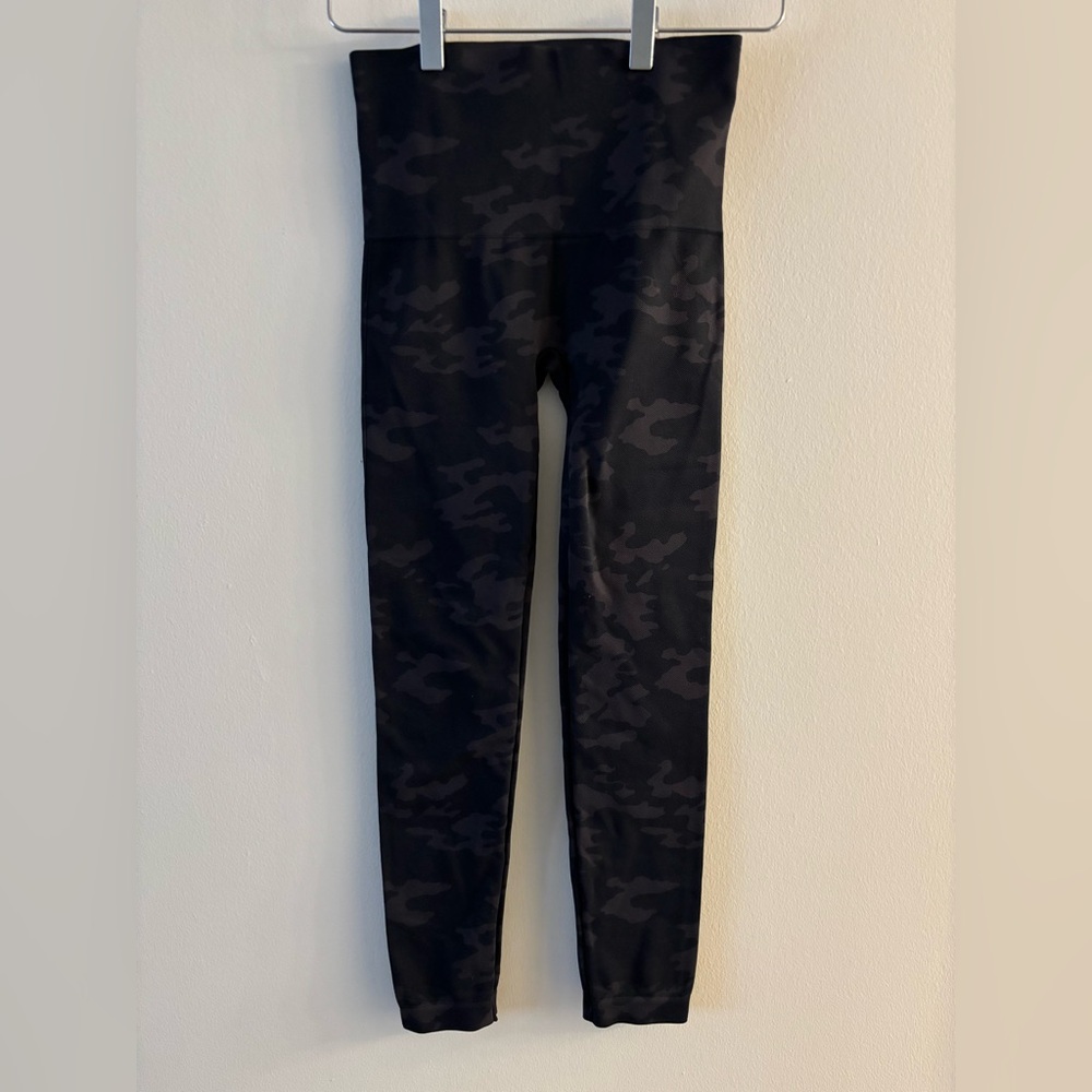 SPANX Black and Gray High-Waisted Leggings Size Medium - Picture 2 of 3